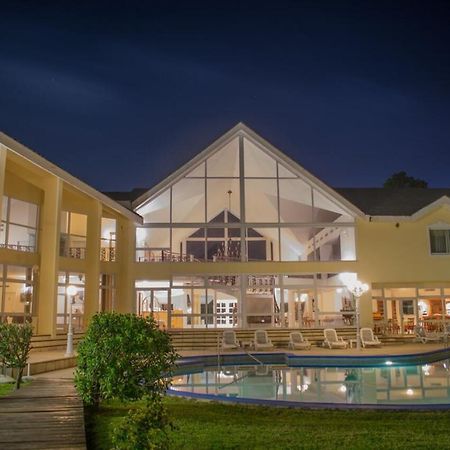 Parque Hotel Jean Clevers 푼타델에스테 외부 사진 The clubhouse at the Royal Natal Golf Club