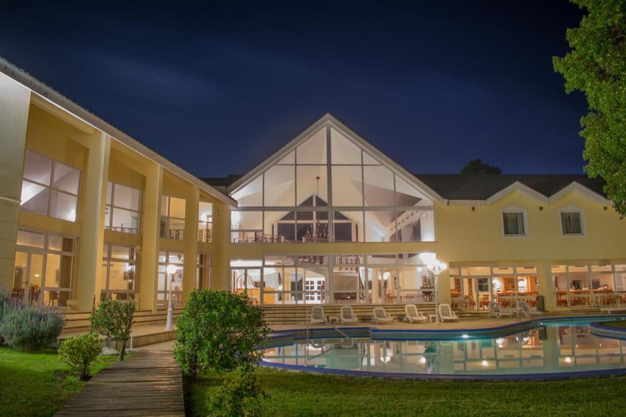 Parque Hotel Jean Clevers 푼타델에스테 외부 사진 The clubhouse at the Royal Natal Golf Club