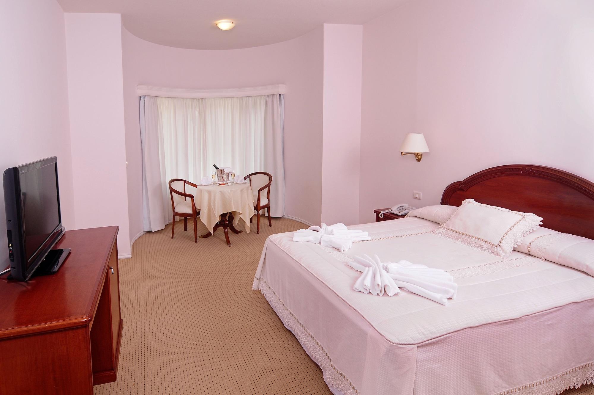 Parque Hotel Jean Clevers 푼타델에스테 외부 사진 A bedroom in a hotel