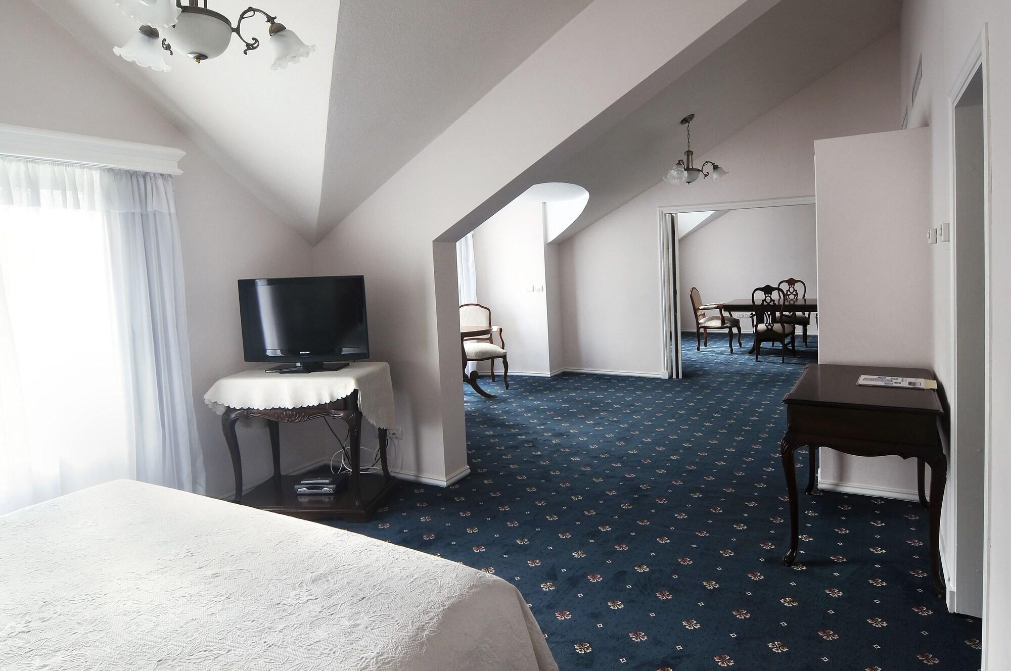 Parque Hotel Jean Clevers 푼타델에스테 외부 사진 A suite at the hotel