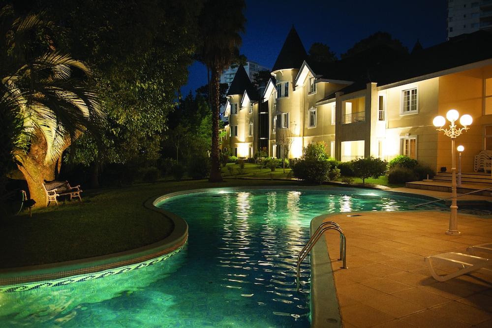Parque Hotel Jean Clevers 푼타델에스테 외부 사진 The swimming pool at the hotel