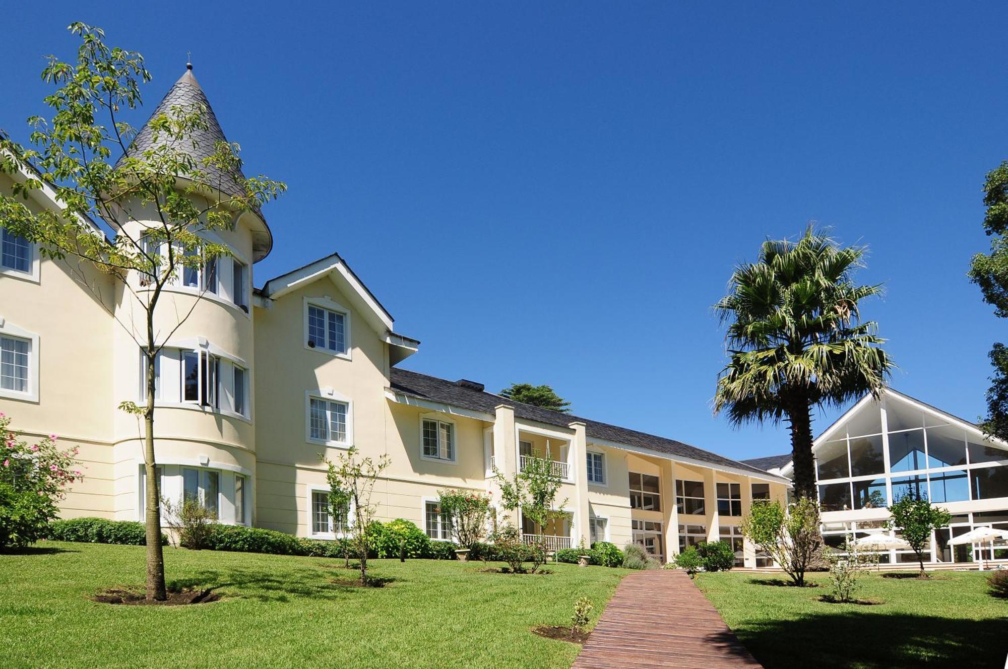 Parque Hotel Jean Clevers 푼타델에스테 외부 사진 The main building of the school