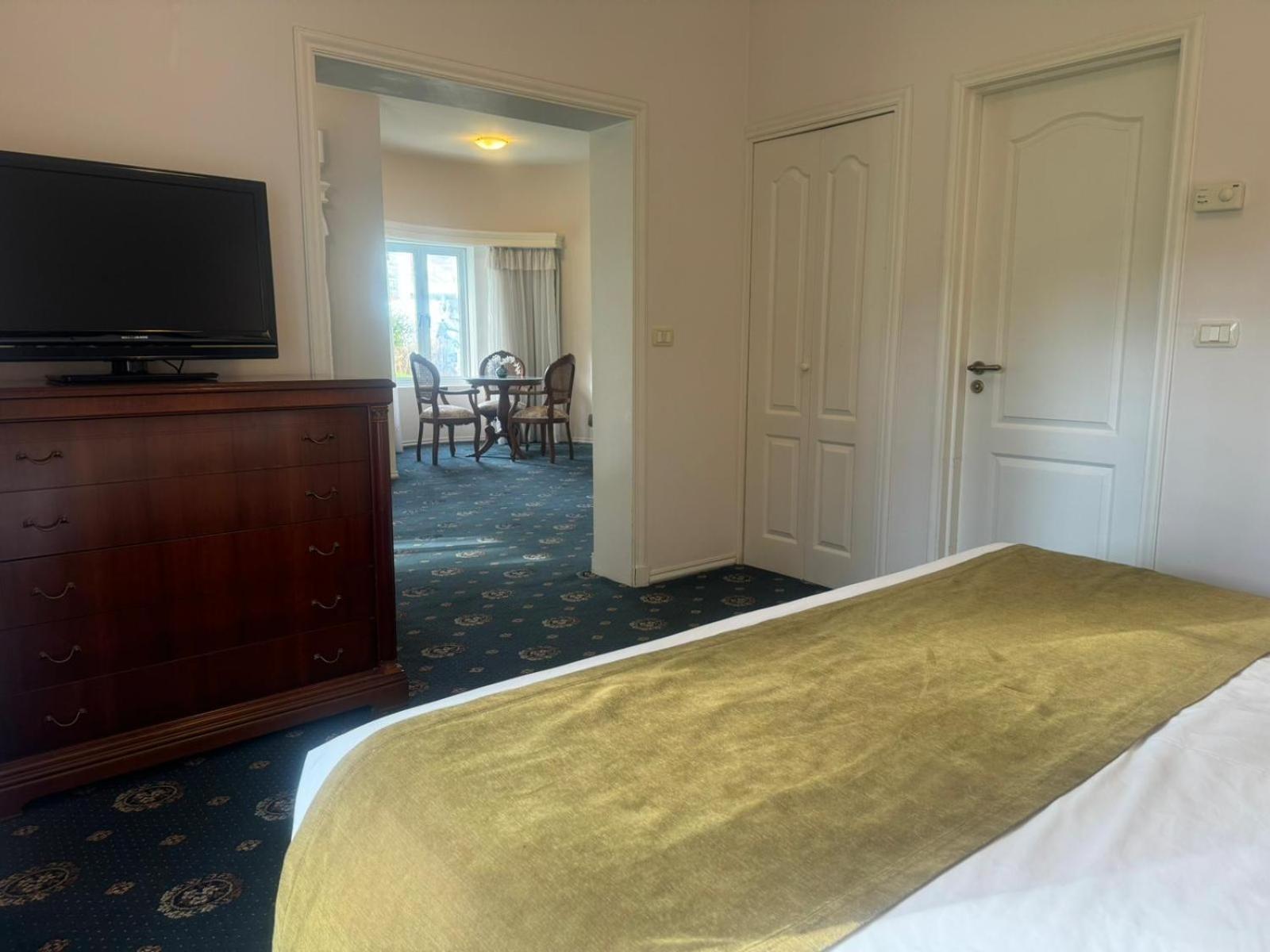 Parque Hotel Jean Clevers 푼타델에스테 외부 사진 A suite at the hotel