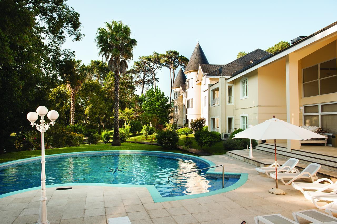 Parque Hotel Jean Clevers 푼타델에스테 외부 사진 The swimming pool at the hotel