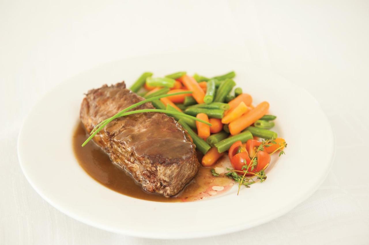 Parque Hotel Jean Clevers 푼타델에스테 외부 사진 A plate of braised ox cheek